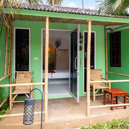 ホテル Avocado Koh Samui ボプート エクステリア 写真