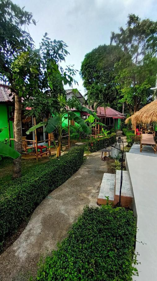 ホテル Avocado Koh Samui ボプート エクステリア 写真