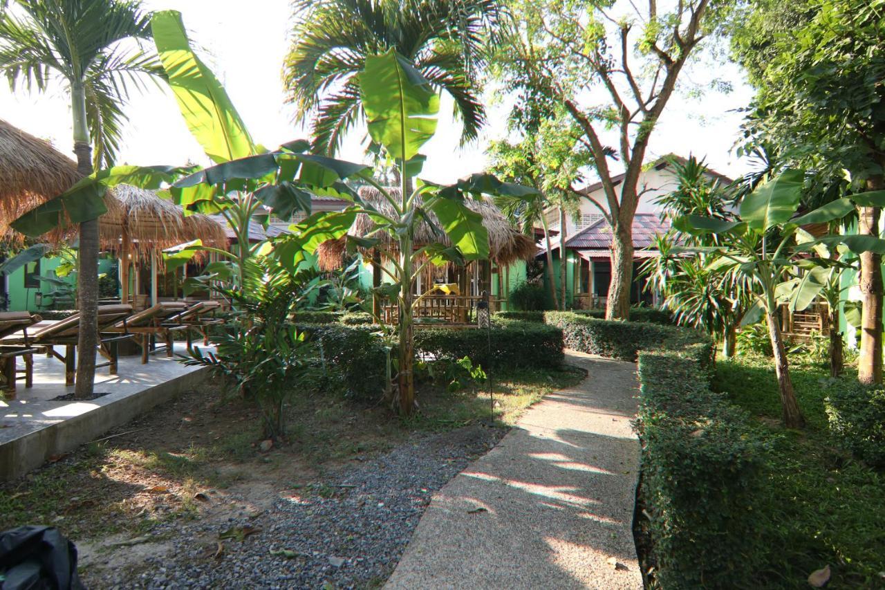 ホテル Avocado Koh Samui ボプート エクステリア 写真