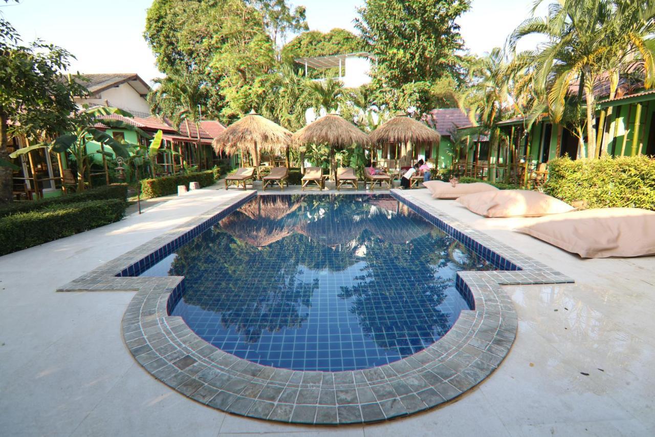 ホテル Avocado Koh Samui ボプート エクステリア 写真