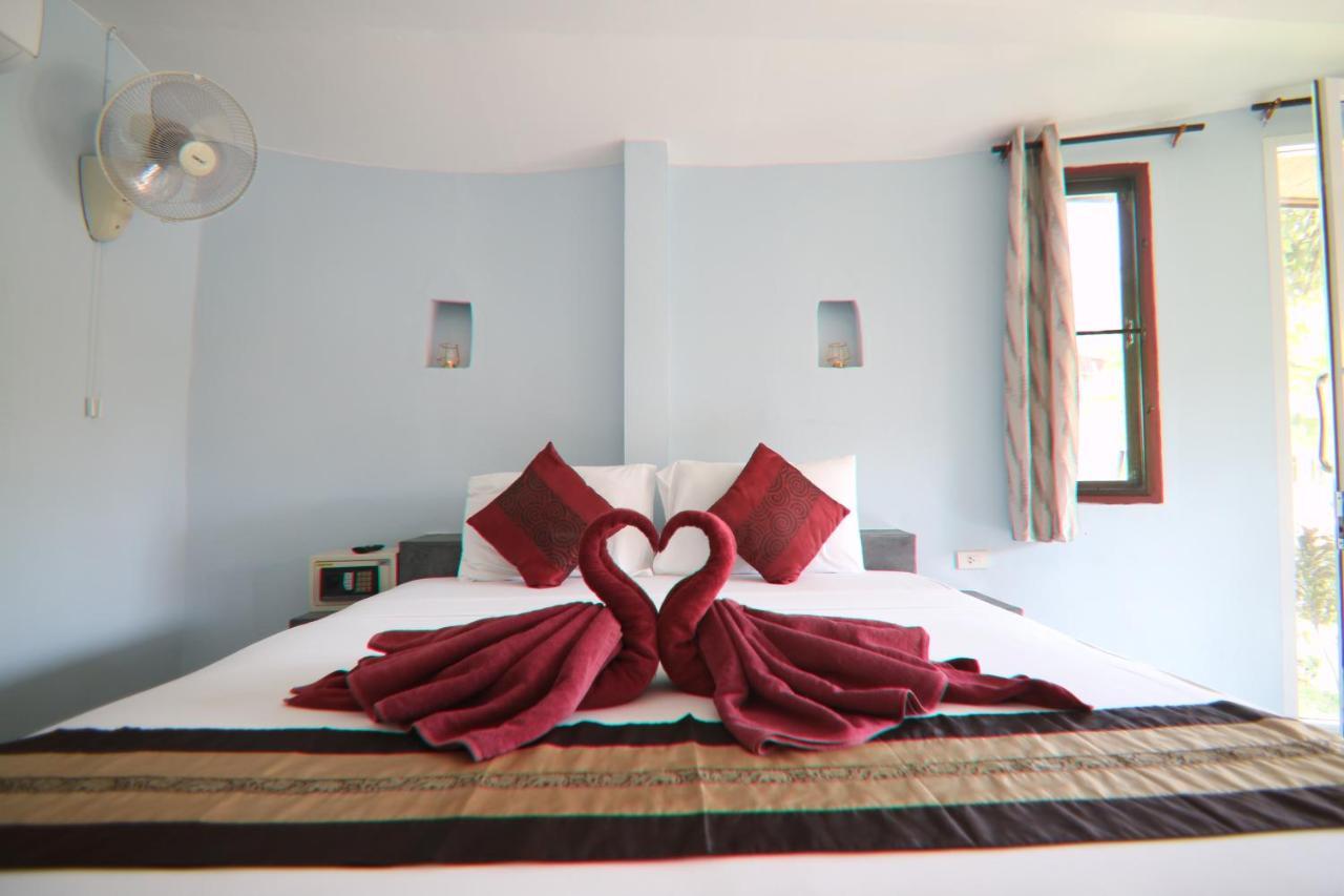 ホテル Avocado Koh Samui ボプート エクステリア 写真
